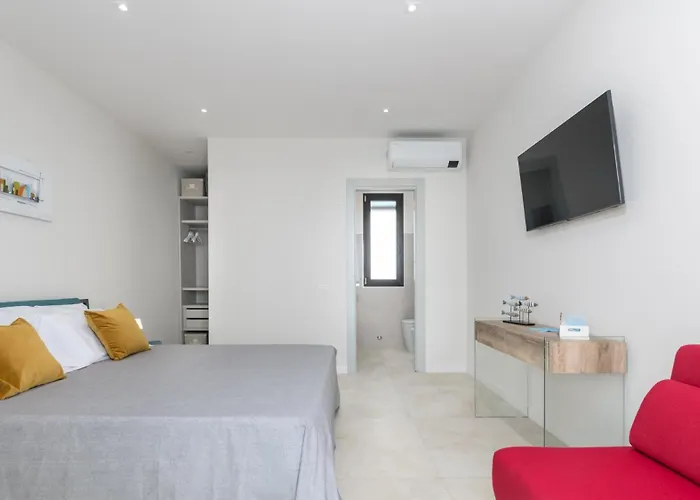 Sabbie Rosse 6, Emma Ovile la Marinella